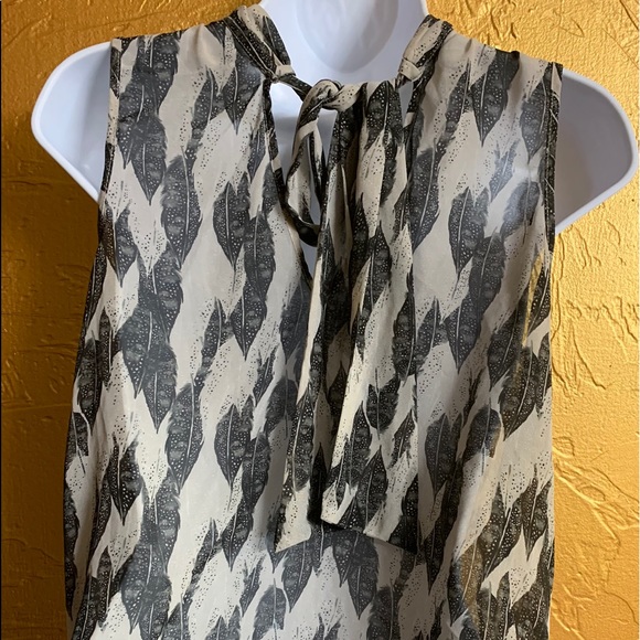 Contemporary Black and White Blouse - Picture 5 of 6
